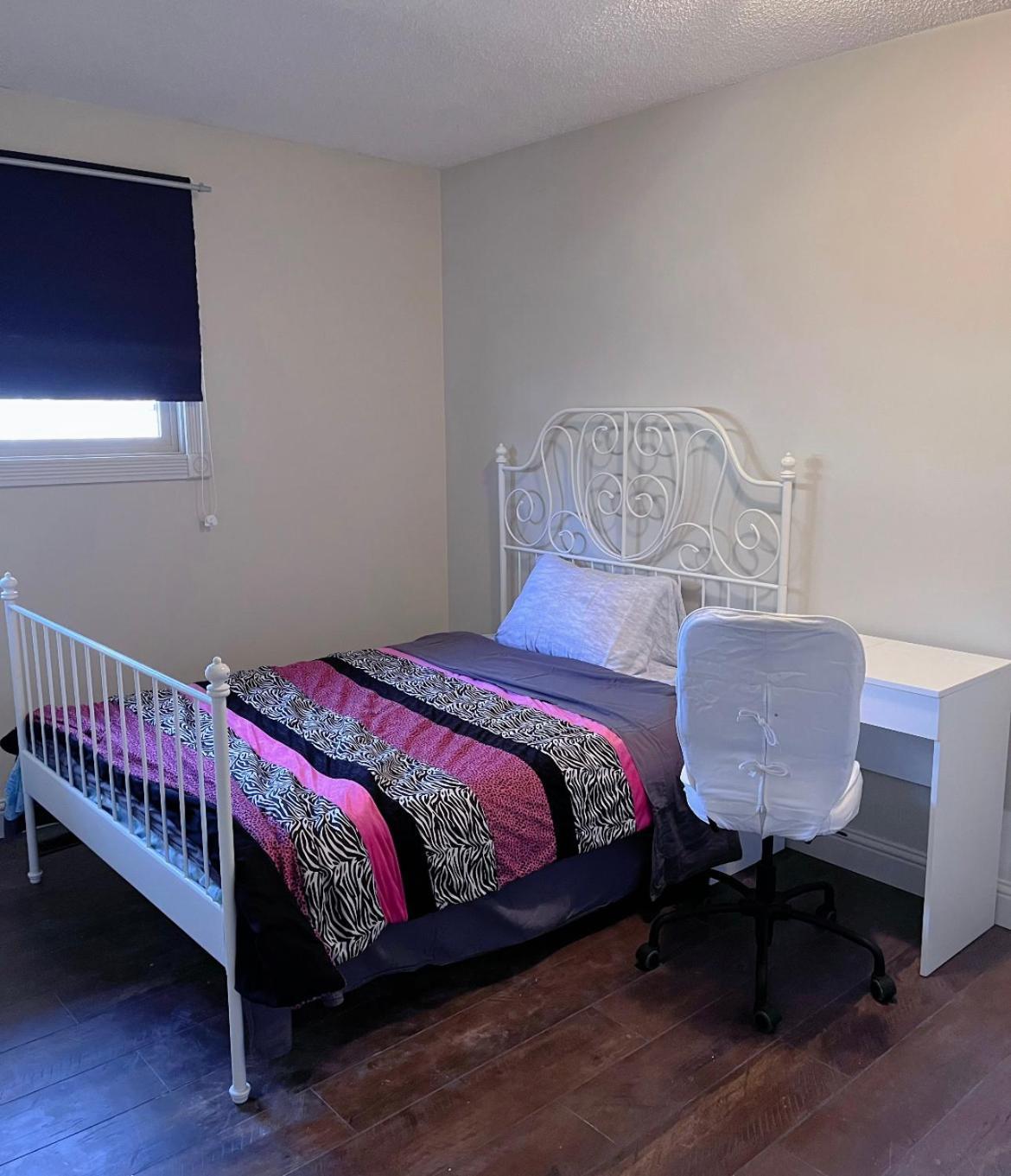 Calgary-Banff House Close Lrt&Dt&Free Parking Apartamento Exterior foto