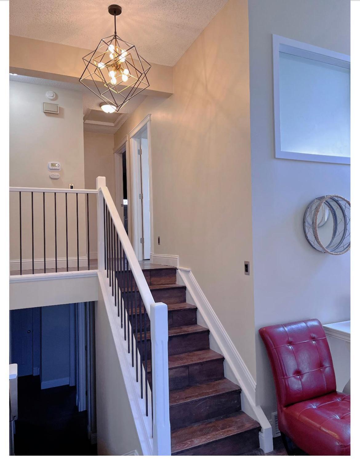 Calgary-Banff House Close Lrt&Dt&Free Parking Apartamento Exterior foto