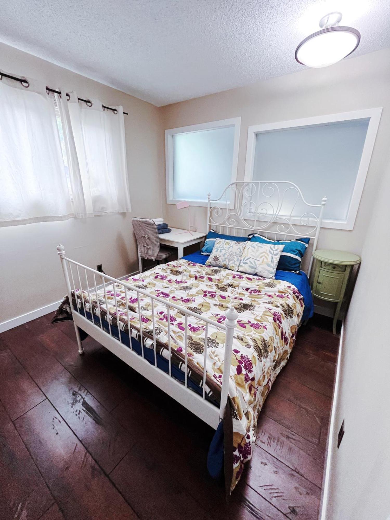 Calgary-Banff House Close Lrt&Dt&Free Parking Apartamento Exterior foto